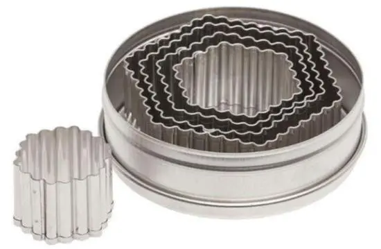 5-Piece Fluted Hexagonal Cookie Cutter Set 1