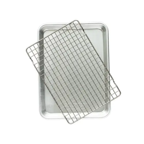 Quarter-Sheet Baking Tray With Oven-Safe Nonstick Grid 1