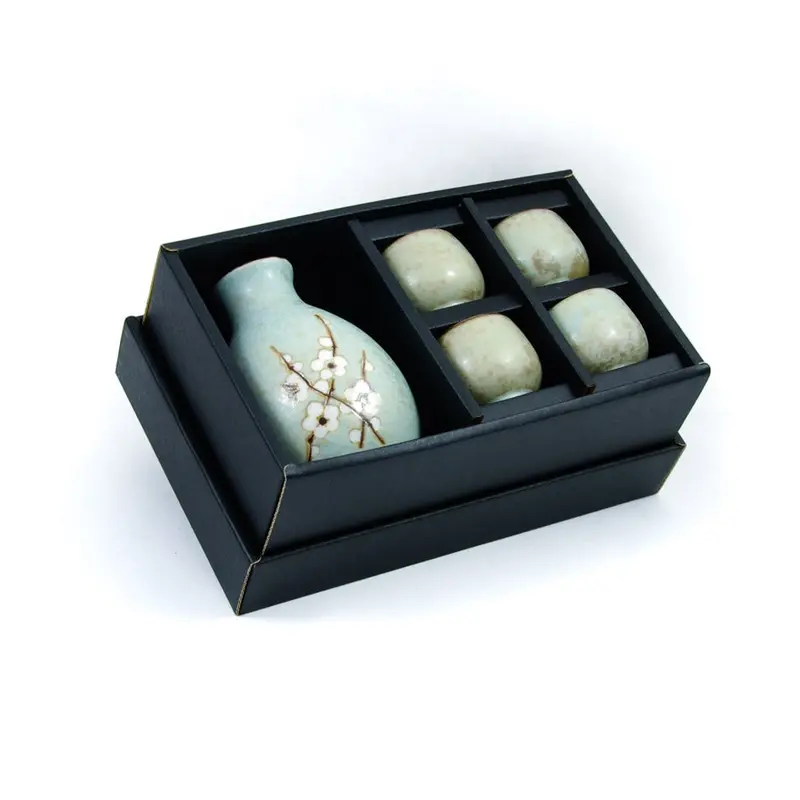 Sakura Blossom Themed Sake Set – Elegant Gift Presentation 1